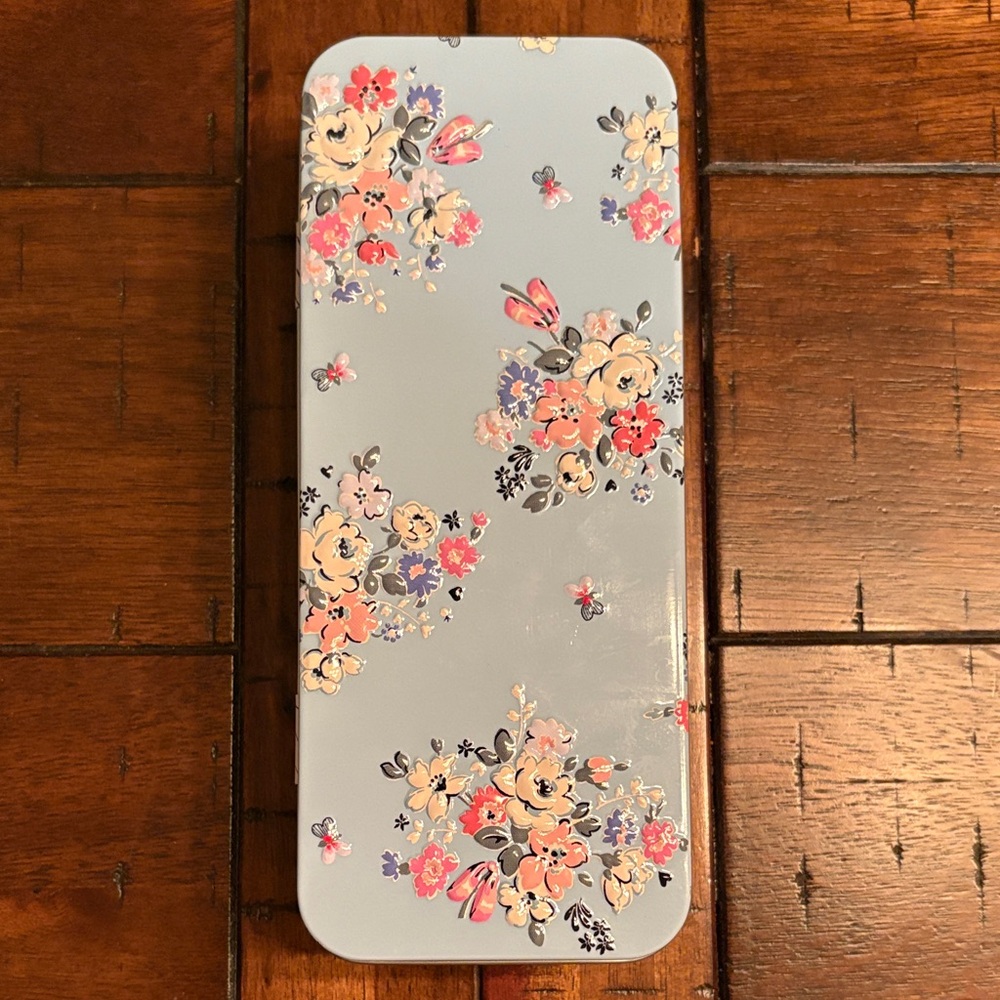 Cath Kidston Honeysuckle & Cornflowers  Hand Cream in Decorative Tin - Picture 3 of 5